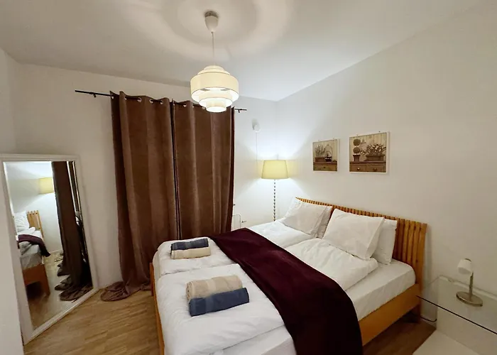 Cozy Independent House With Free Parking And 20 Mins To Center
