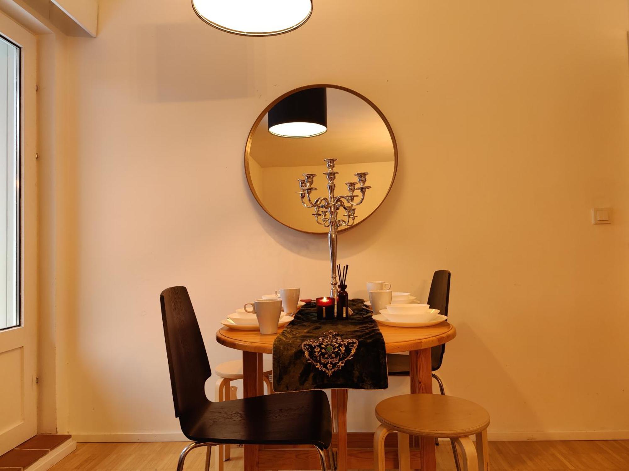 Cozy Independent House With Free Parking And 20 Mins To Center *
