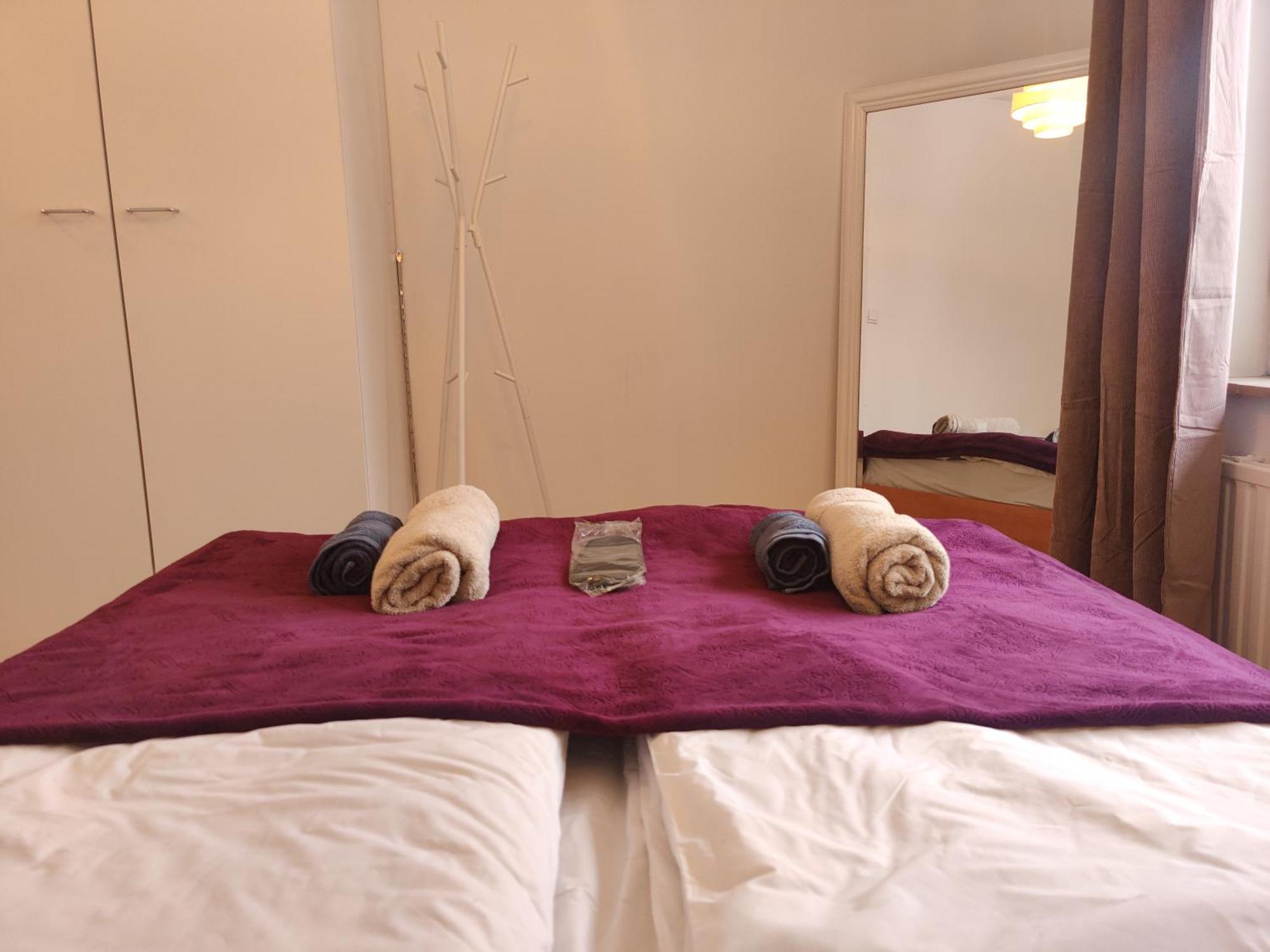 Ferienhaus Cozy Independent House With Free Parking And 20 Mins To Center