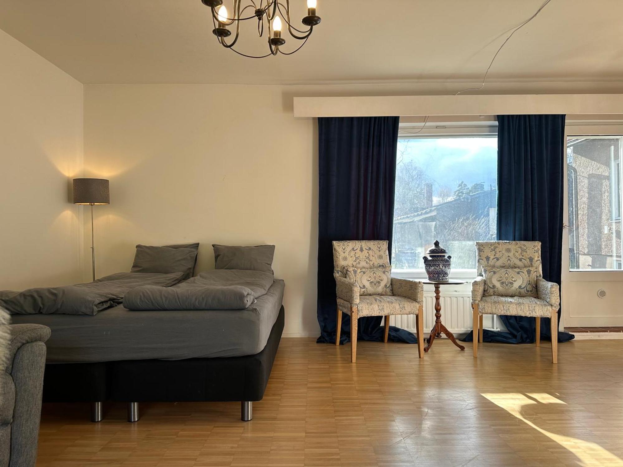 Ferienhaus Cozy Independent House With Free Parking And 20 Mins To Center