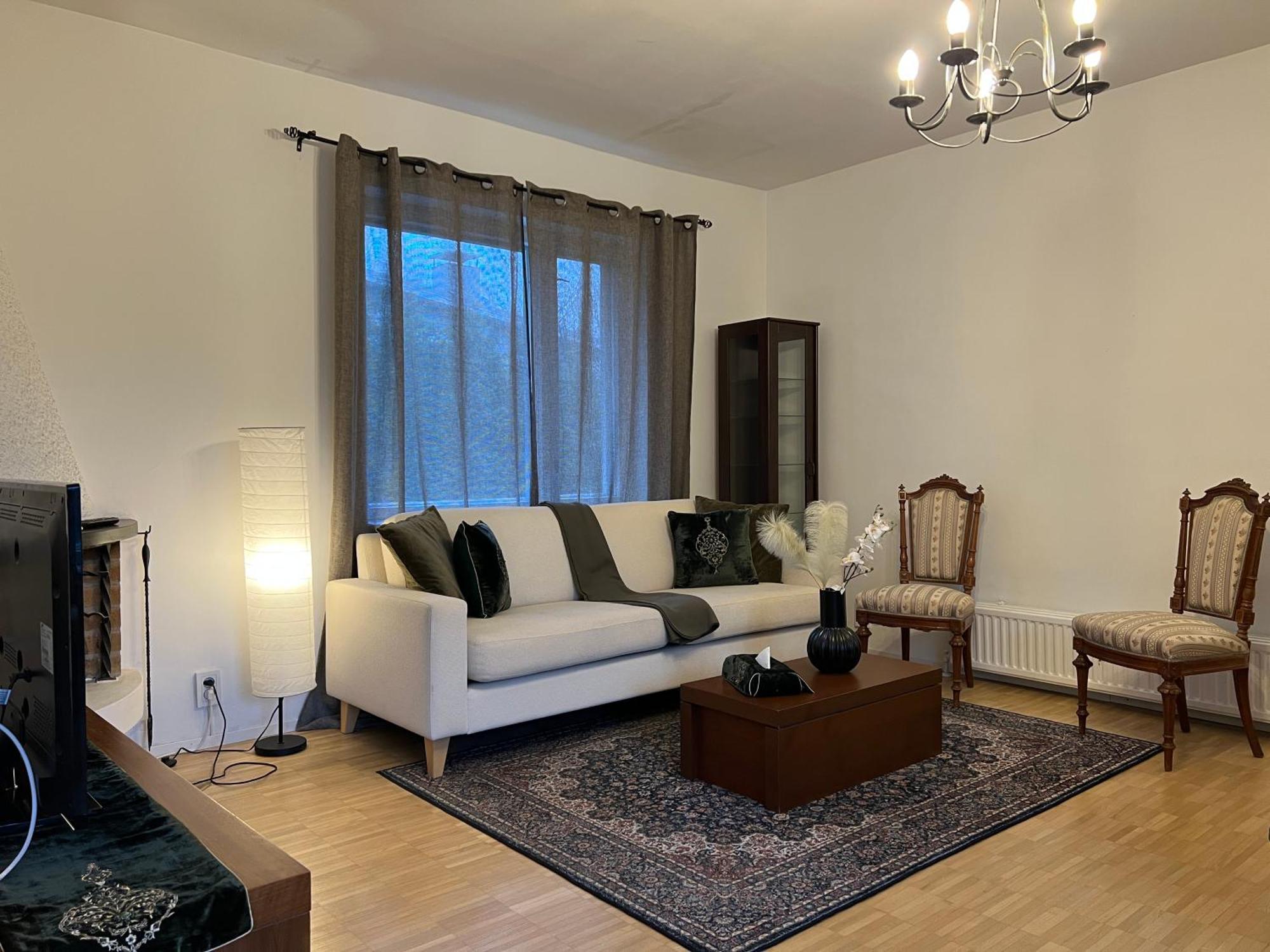 Feriehus Cozy Independent House With Free Parking And 20 Mins To Center *